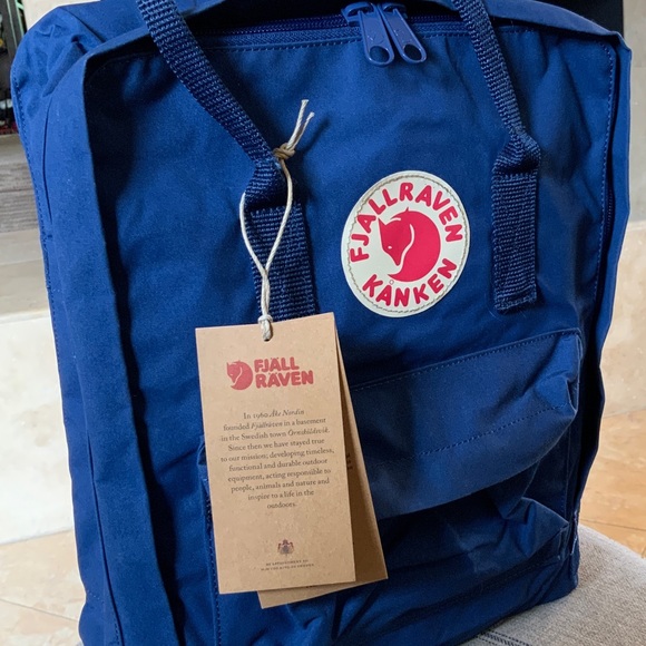 NWT | Classic Kånken backpack | 15 x 10.6 x 5.1” - Picture 1 of 15